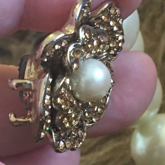 Vintage Carolee pearl pave flower clasp choker - Picture 10 of 13